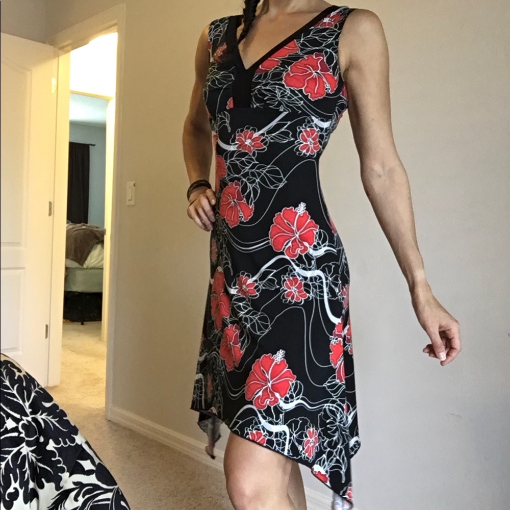 FLATTERING, comfy floral dress size M 💃🏻🌹📷